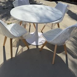 Dining faux marble round white table with 4 chairs included