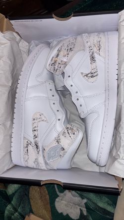 Jordan 1 mid SE