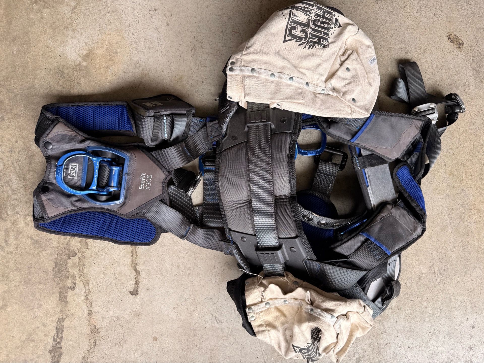 3M DBI-SALA ExoFit X300 fall protection harness with a blue comfort vest. Climbing/climbers harness