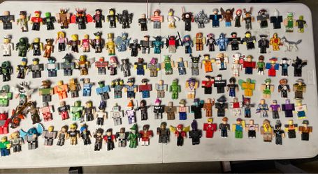 Roblox mini figures lot over 100