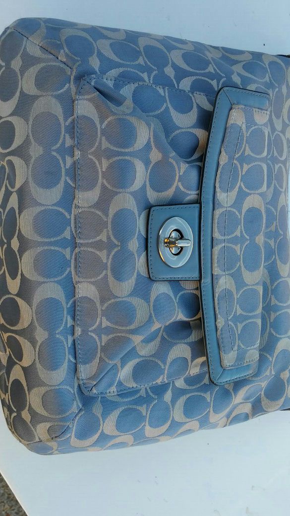 Beautiful Med Blue Coach Purse..size Med..like New!..original Coach Not A  Fake for Sale in Riverbank, CA - OfferUp