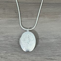 Sterling Silver 9.25 Oval Picture Locket 