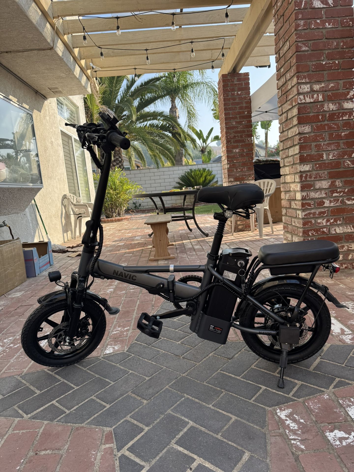 Folding electric bicycle