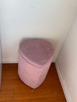 Hello Kitty Heart ottoman