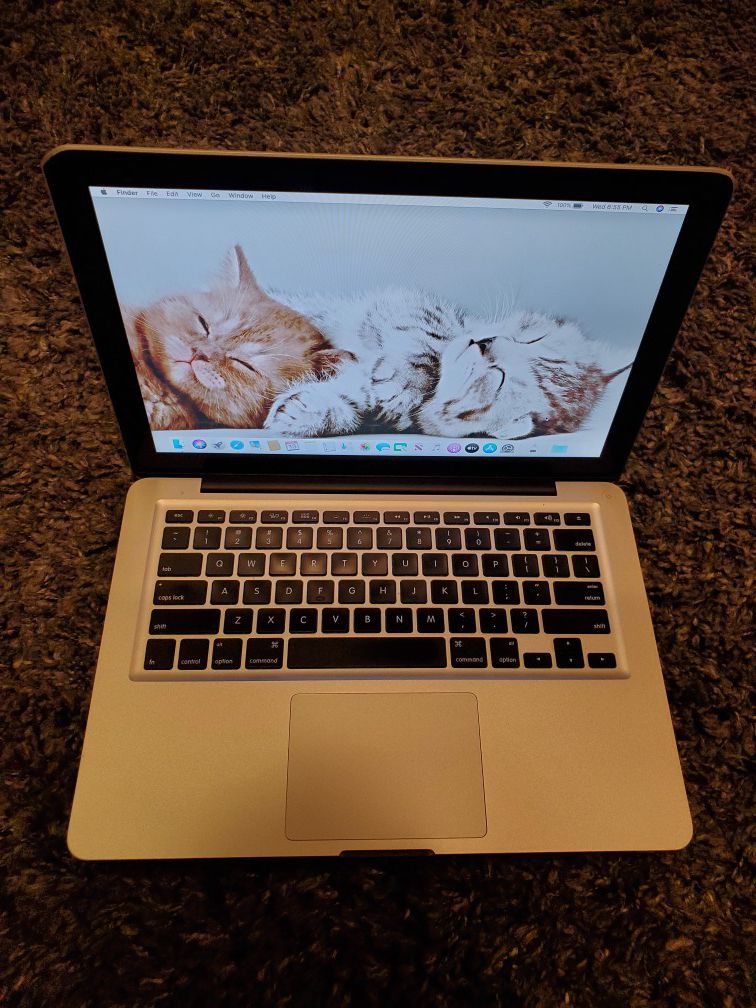 1 Terabyte Macbook Pro 2.5GHZ core i5 8GB Memory 13" Music Art Photography production Laptop school business design CAD webcam speakers & charger