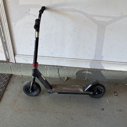 Black  And Red Label Razor Dirt Scooter