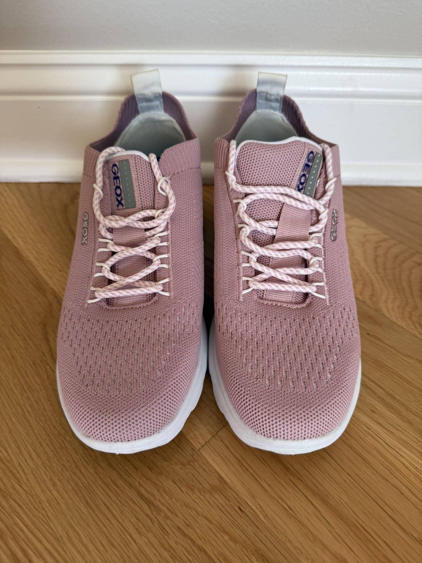 Geox D Spherica Knitted sneaker Size 9