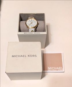 Michael Kors MK2737 Portia White DIal White Leather Strap Women's Watch Preowned