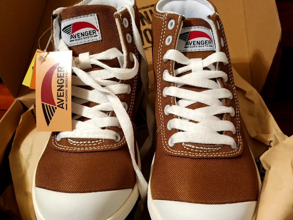 Avenger Woman's Size 6 Work Boots Carbon Fiber Safety Toes And Non Slip Outsoles. New In Box