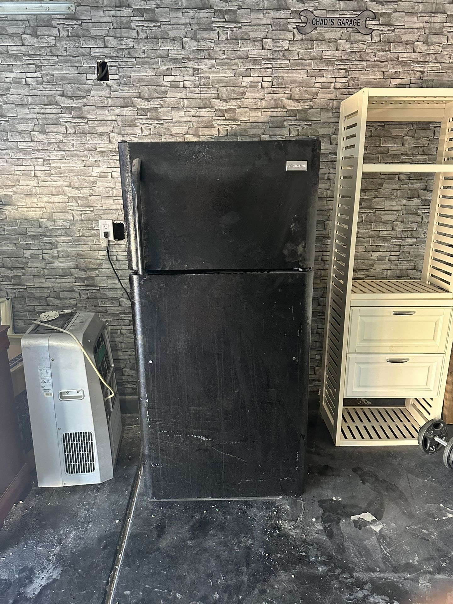 Frigidaire Top-Freezer Refrigerator – Works Great!