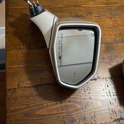 XT5 Pasenger Side Mirror With Blind Spot