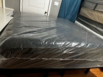 Beautyrest black king size mattress and base