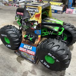 NEW IN HAND Monster Jam Mega Grave Digger 1:6 Scale All-Terrain RC Monster Truck
