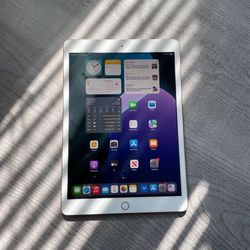 Unlocked Apple iPad 128 GB Great Working Condition 