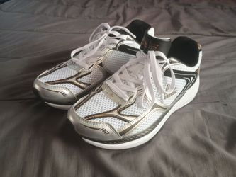 Reebok running shoes 10.5