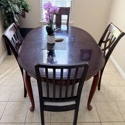 Dining Table + Chairs 
