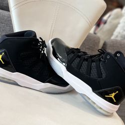 Jordan Max Aura Black/University Gold 