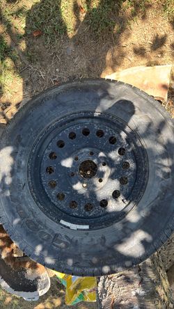 Full-size Chevrolet tire and wheel