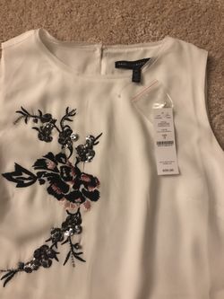 White House Black Market Sz 0 Top - Beautiful!