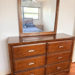 Dresser With Mirror