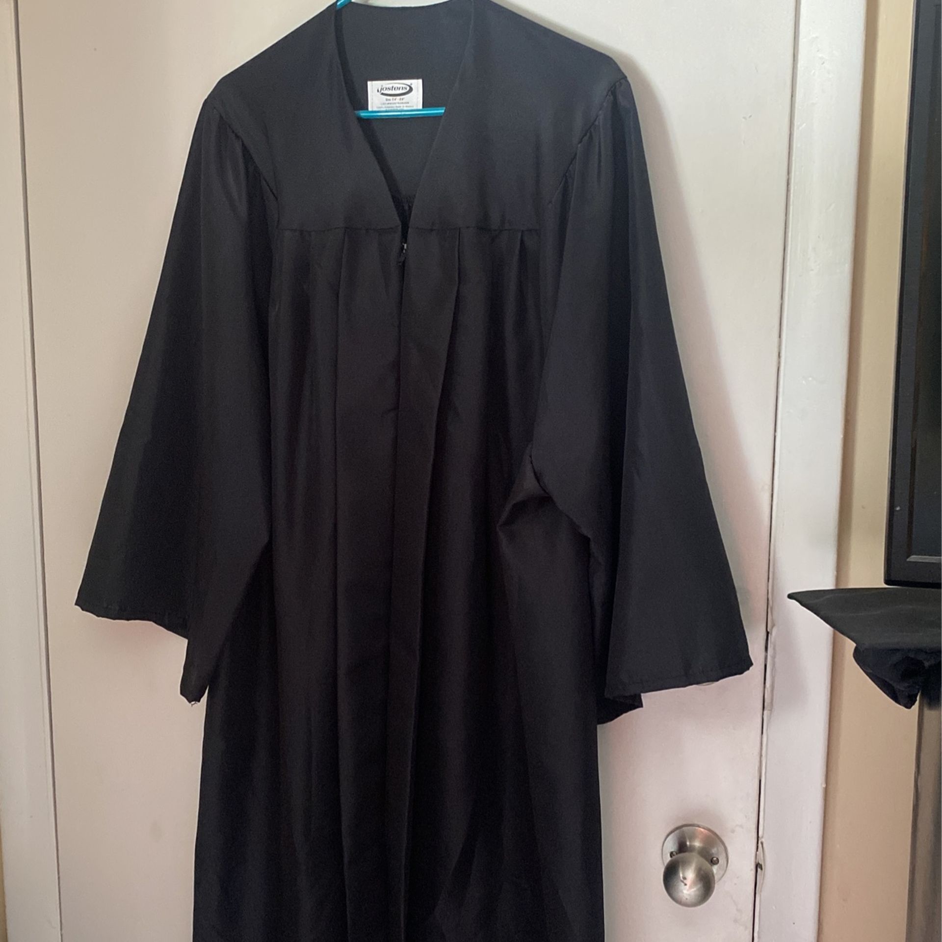 Graduation Gown And Hat 5’5