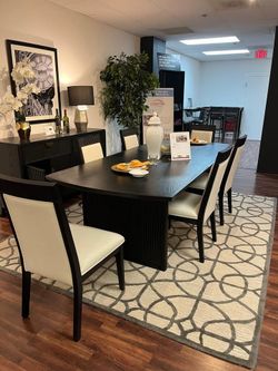 Contemporary & bold style, Black finish wood construction dining set w/extension leaf