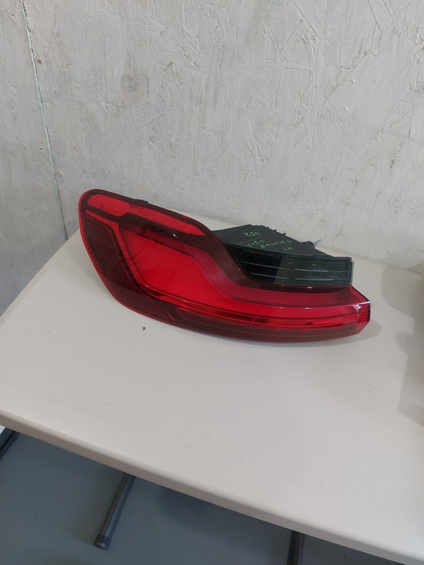 2020 BMW  X 4 LEFT TAILLIGHT 