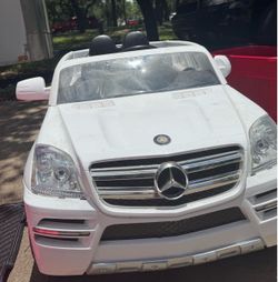 Kids Mercedes 6V Electric Ride On Car – Works Great