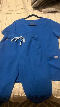 FIGS Scrub Set