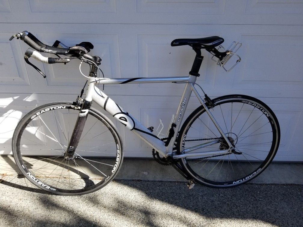 2002 Cervelo Soloist with easton rims and triathlon components