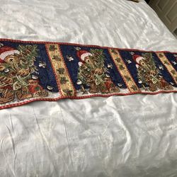 VINTAGE HOLIDAY TABLE RUNNER 