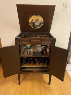 Victrola Vintage Talking Machine Case - No Record Player
