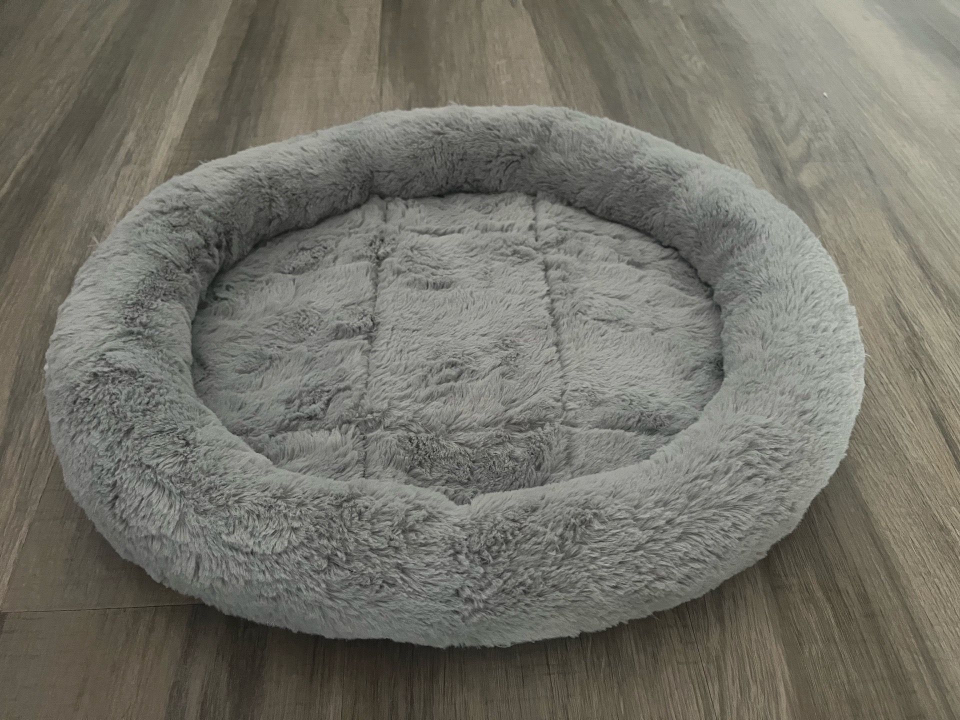 Gray Plush Cat Bed โ Super Soft & Cozy