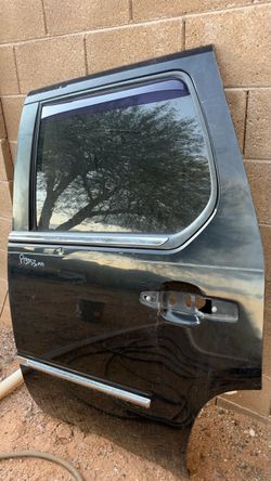2009 Cadillac Escalade rear driver side door