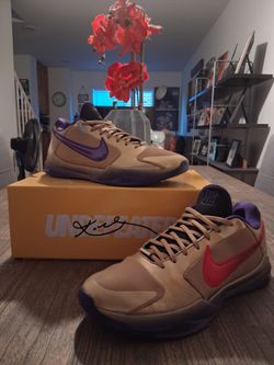 KOBE 5 HALL OF FAME UNDEFEATED  SIZE 10.5 USED ONLY 1 TIME. PERFECT CONDITION