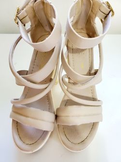 WOMAN SHOES BEIGE SIZE 6.5