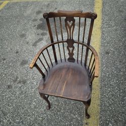 19th Century  Amish  Vintage Windsor Arm Chair