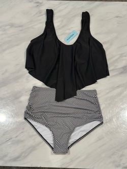 NEW Women’s 2 piece swim bathing suit - Size M
