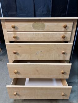 Maple 5-Drawer Dresser w/Arched Mirror