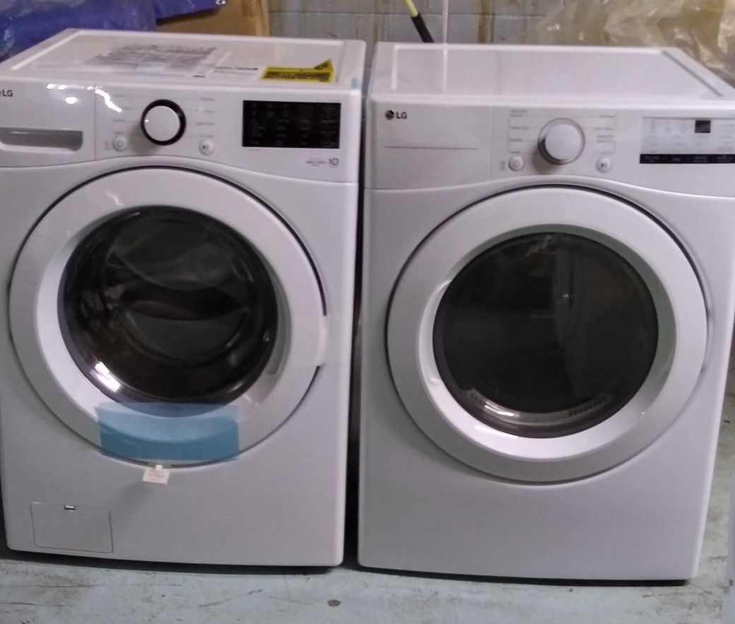 New LG Washer With New LG Gas Dryer Set