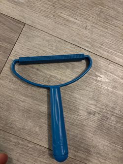 Blue Lint Roller Fabric Shaver