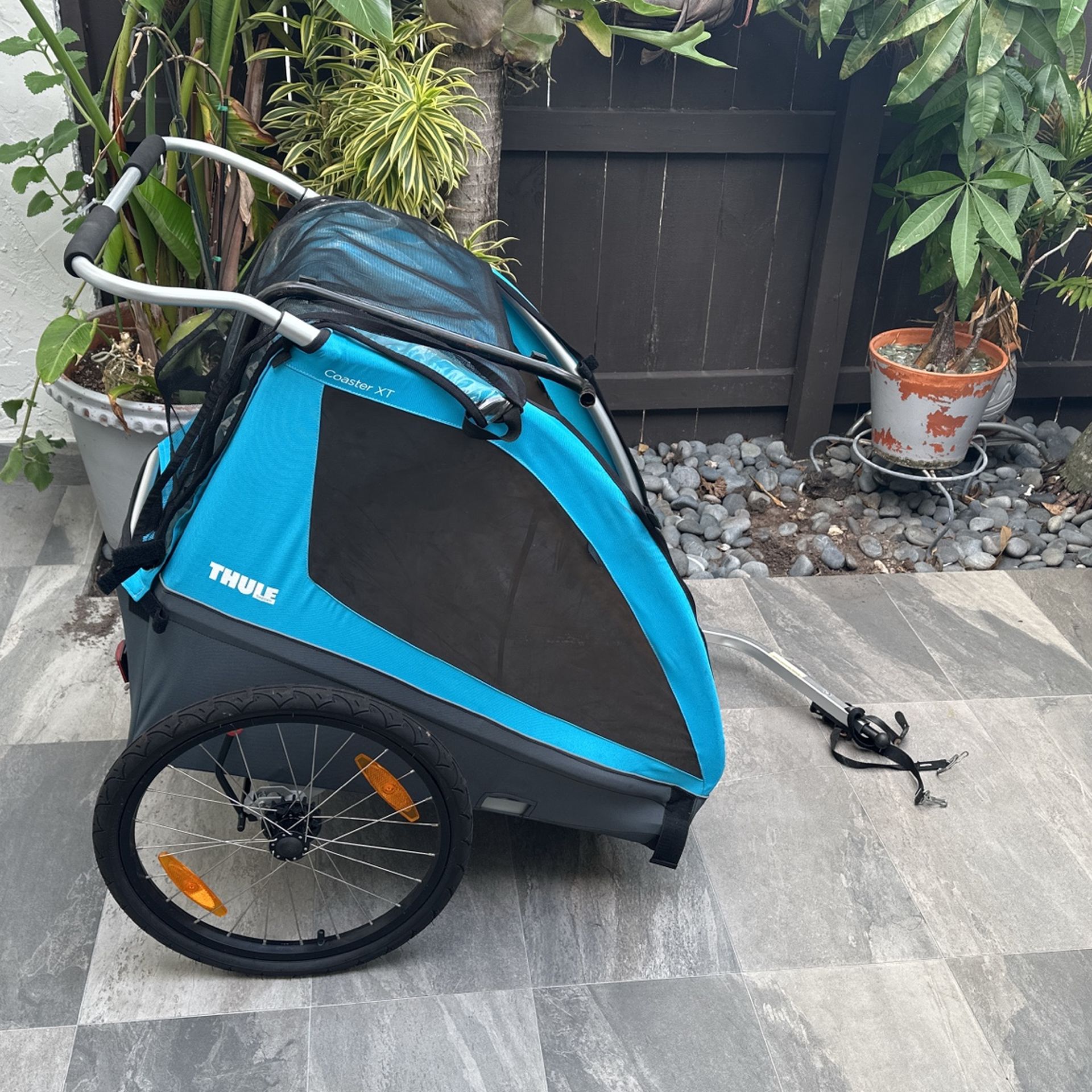 Thule Coaster XT Bike Trailer - 2 Child - Blue