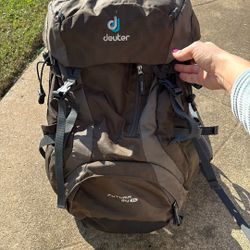 DEUTER BACKPACK — Women's Futura 24 Sl Hiking Backpack