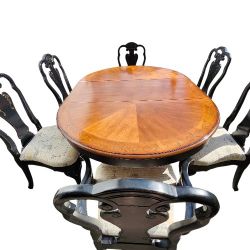 Classic Pedestal Dining Room set. $ 150 onverts from 6 to 4