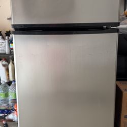 Whirlpool Top Freezer Refrigerator 