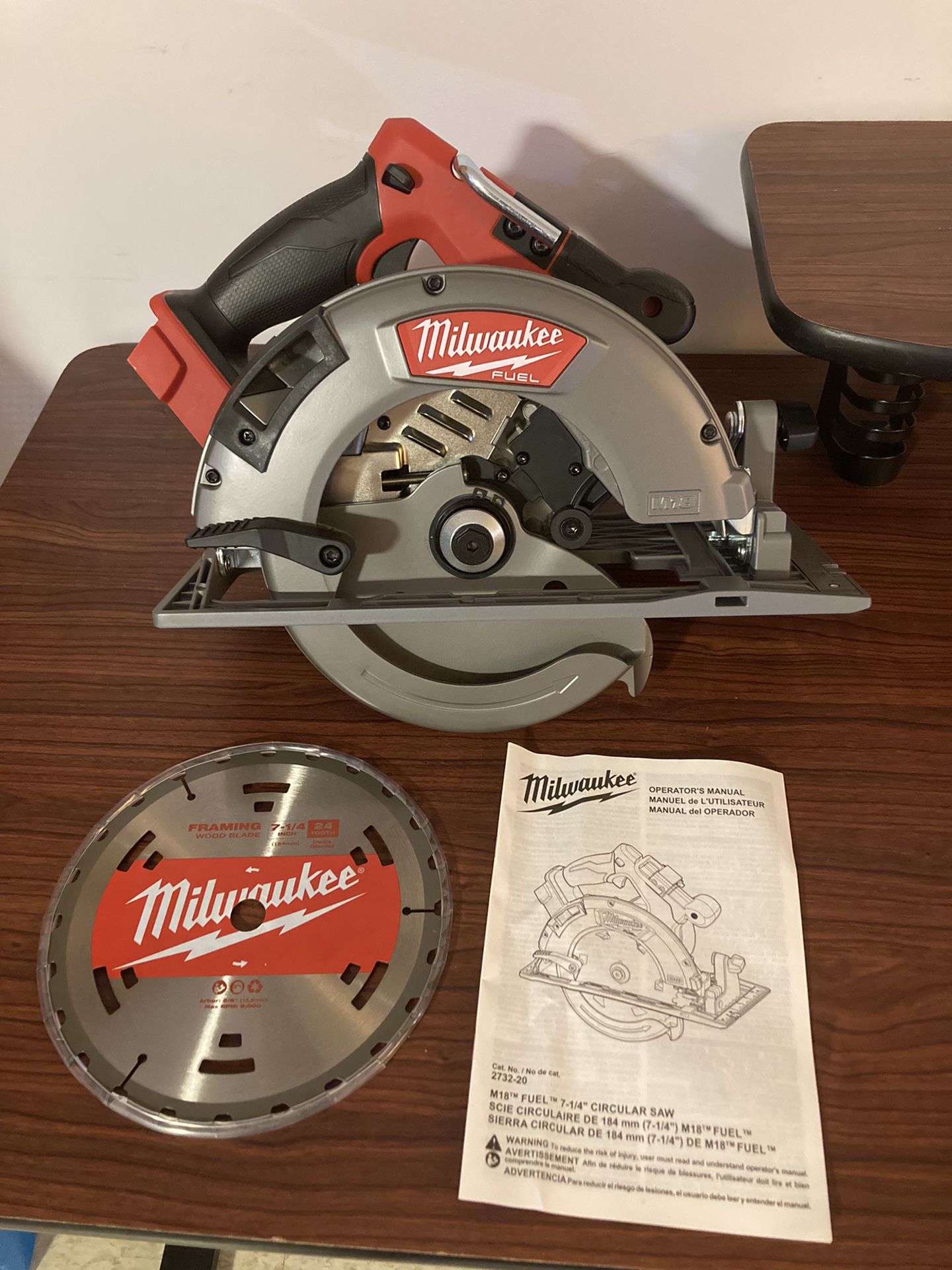 Milwaukee M18 FUEL Brushless Cordless 7-1/4 in. Circular Saw 2732-20  (Tool-Only) for Sale in Queens, NY OfferUp