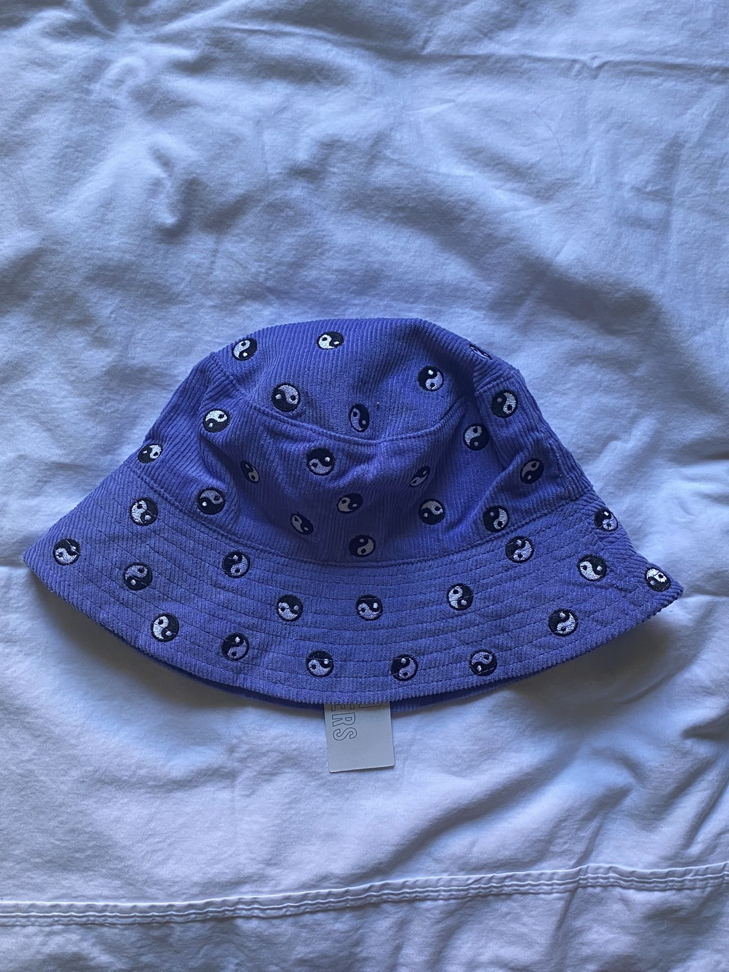 Y2K purple bucket hat with black and white yin yang design