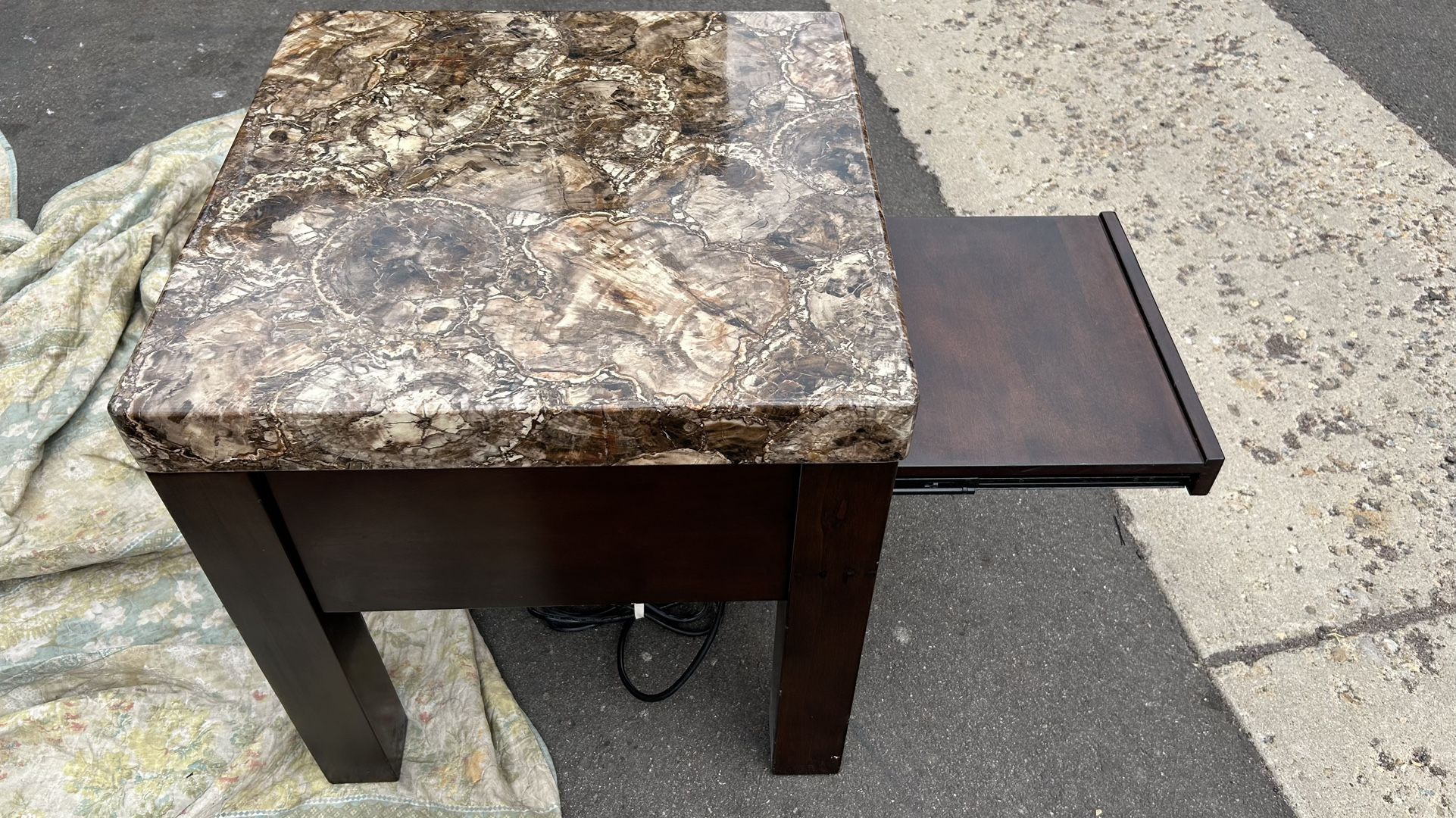 Ashley furniture marble-patterned side&end table with storage plugs L24”*H25”(address in description)  👇delivery 🚚 available within 15 miles with ex
