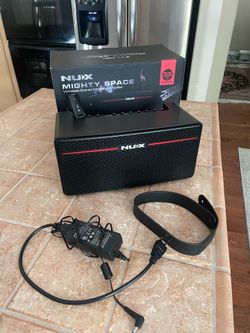 NUX Mighty Space 30 W guitar amplifier and head.