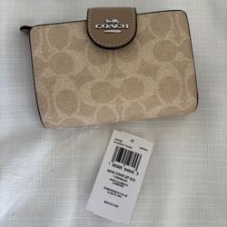 Coach Wallet β Sand/Taupe Signature Canvas (CW786)